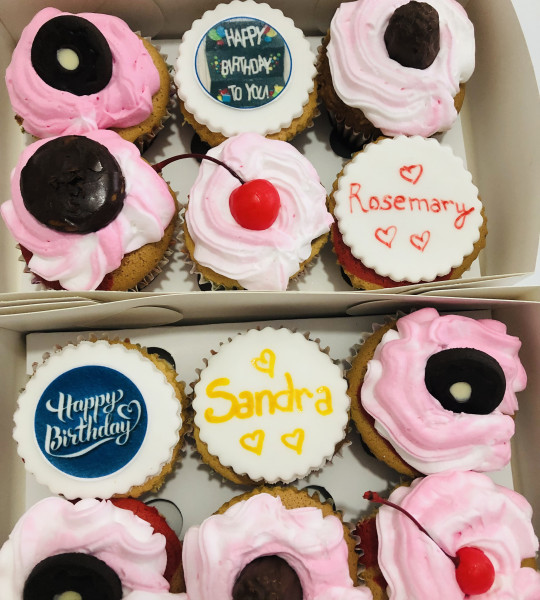 6 pieces cupcakes